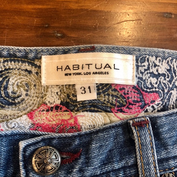 Habitual denim shorts. great emboldened details - Picture 3 of 6